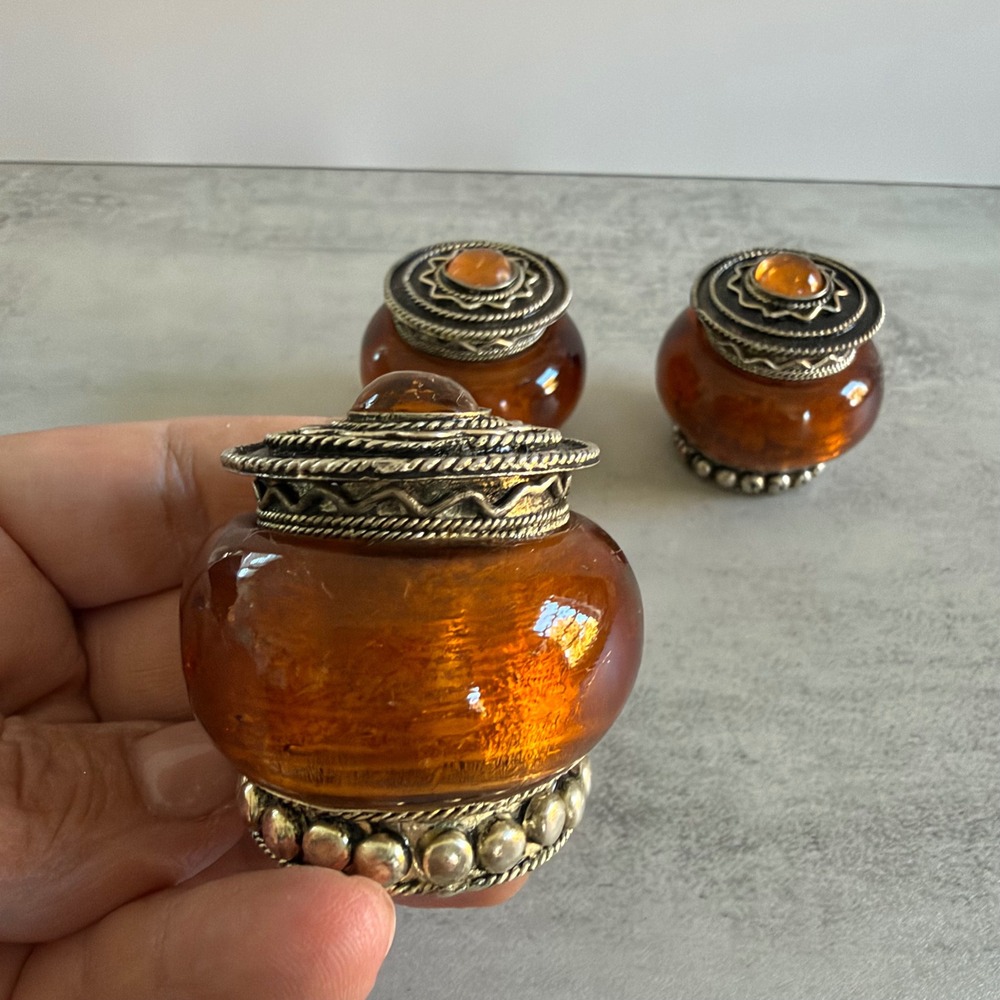 Set of 3 Vintage Amber Glass Trinket Boxes Silver Tone Metal Filigree Hinged Lid